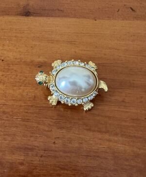 Vintage Style Turtle Brooch Faux Pearl Rhinestone Gold Tone Green Eyes Figural